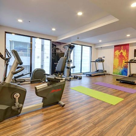 Holiday Inn Kolkata Airport By Ihg Zewnętrze zdjęcie The gym at the hotel