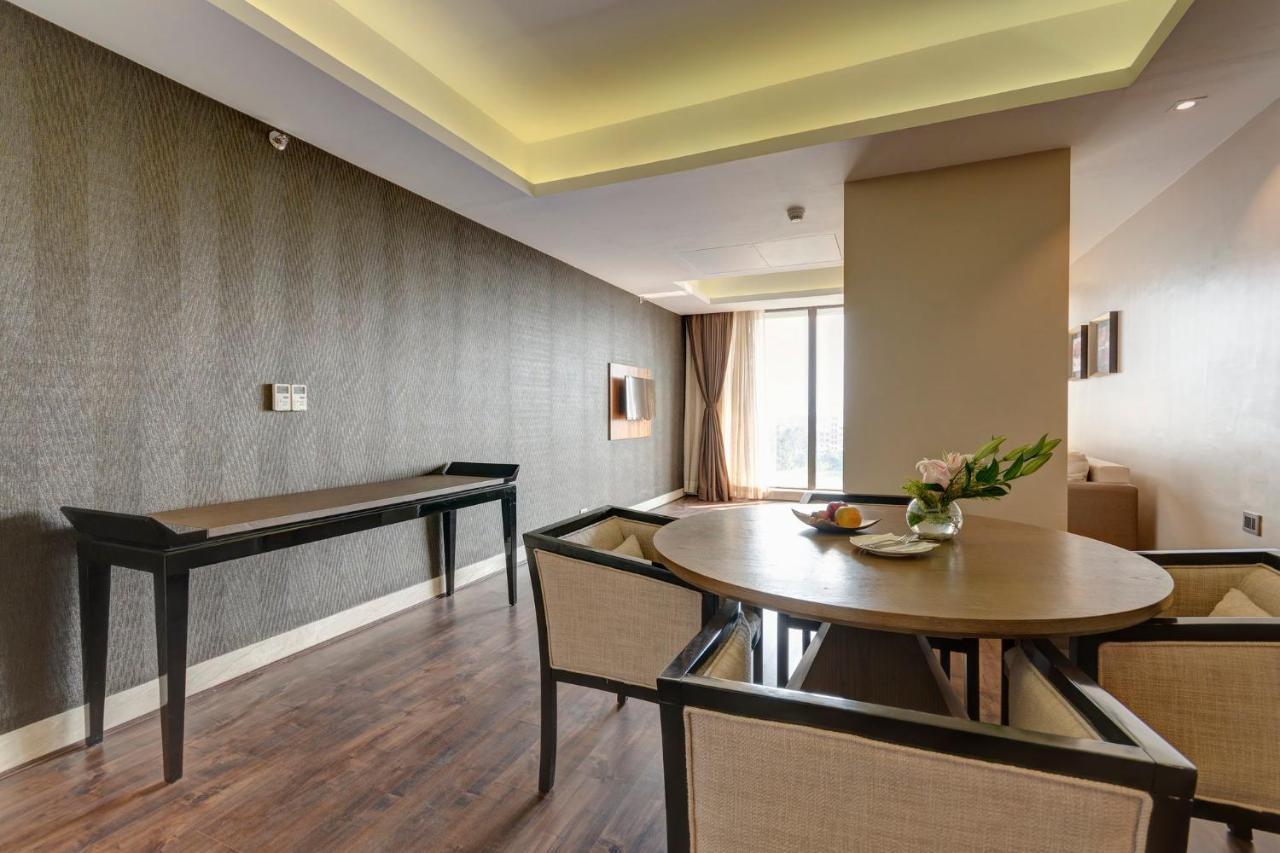 Holiday Inn Kolkata Airport By Ihg Zewnętrze zdjęcie A suite at the hotel