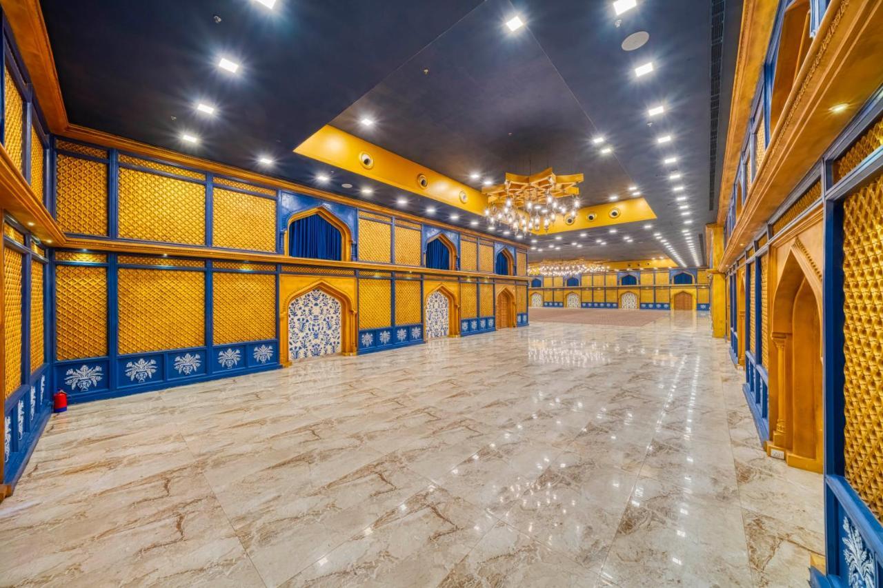 Holiday Inn Kolkata Airport By Ihg Zewnętrze zdjęcie The interior of the main hall
