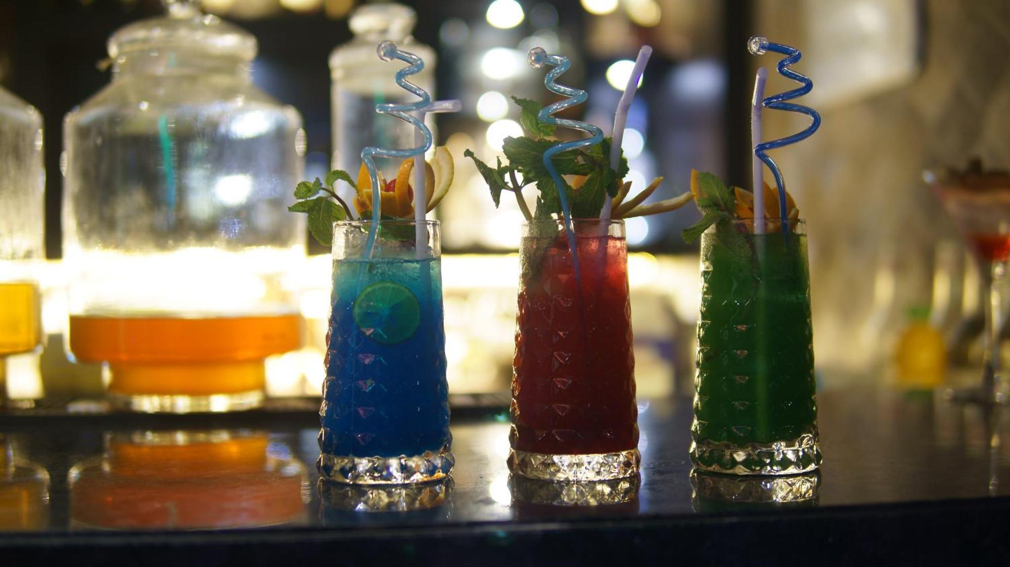 Holiday Inn Kolkata Airport By Ihg Zewnętrze zdjęcie Non-alcoholic drinks